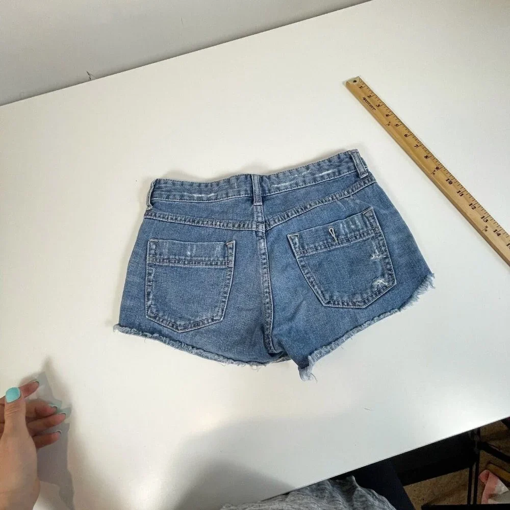 Free People Distressed Denim Cut-off Shorts Blue Size‎ 25 Mid Rise Dark Wash